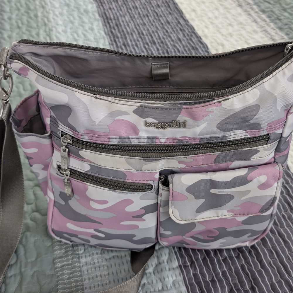 Baggallini-Modern Everywhere Bag